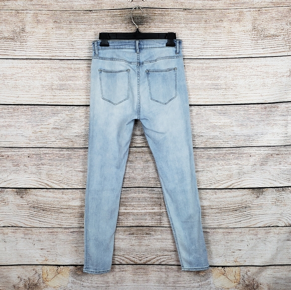 🏷H&M | Highwaisted Light Wash Jeans Size 8 - Picture 3 of 5